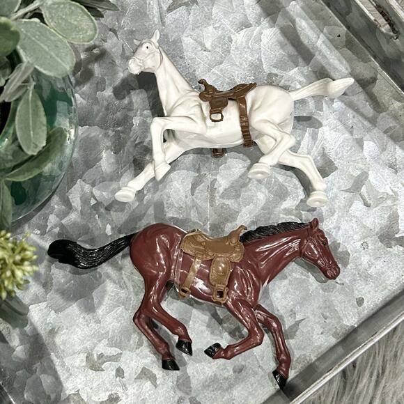 NEW RAY Vintage White & Brown Plastic Horse Bundle & Includes Saddles For Both - Picture 1 of 8